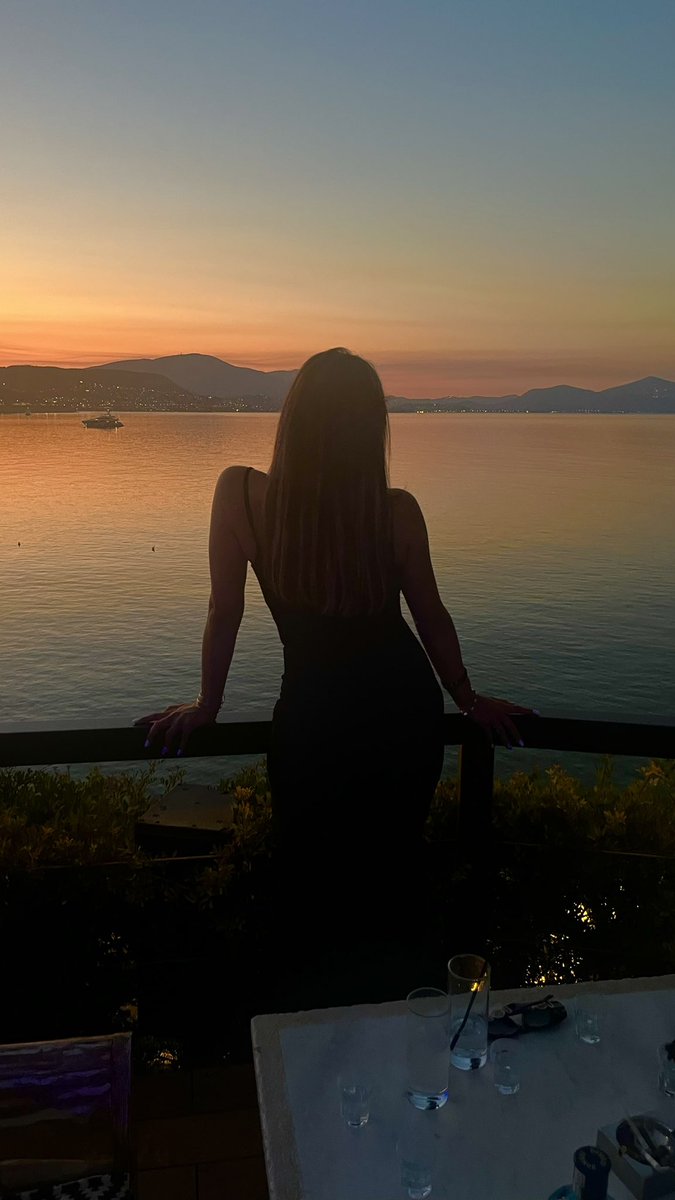 Greek girl in her prime. 🇬🇷