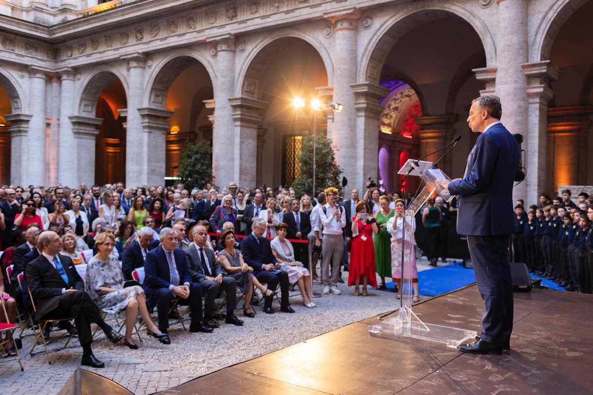 martin_briens's tweet photo. Bon #14Juillet à tous nos compatriotes! 

Retour en images sur la cérémonie au palais Farnèse 👇 et en replay : https://t.co/7Ud46ziGnJ https://t.co/KVVZshtV61