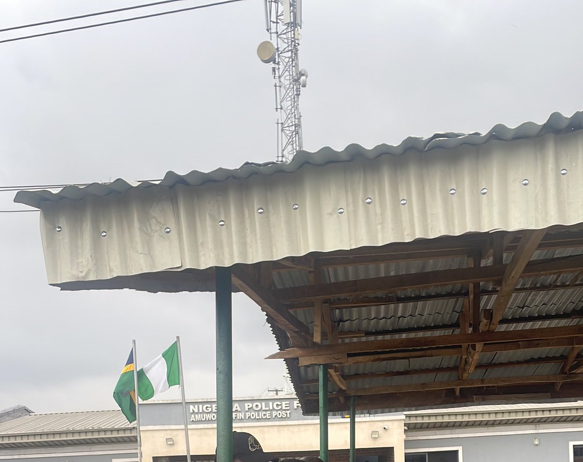 Debbie_kiki's tweet photo. That’s the station. Located at second rainbow

@BenHundeyin @Morris_Monye @Princemoye1 @PoliceNG https://t.co/uerij96erW
