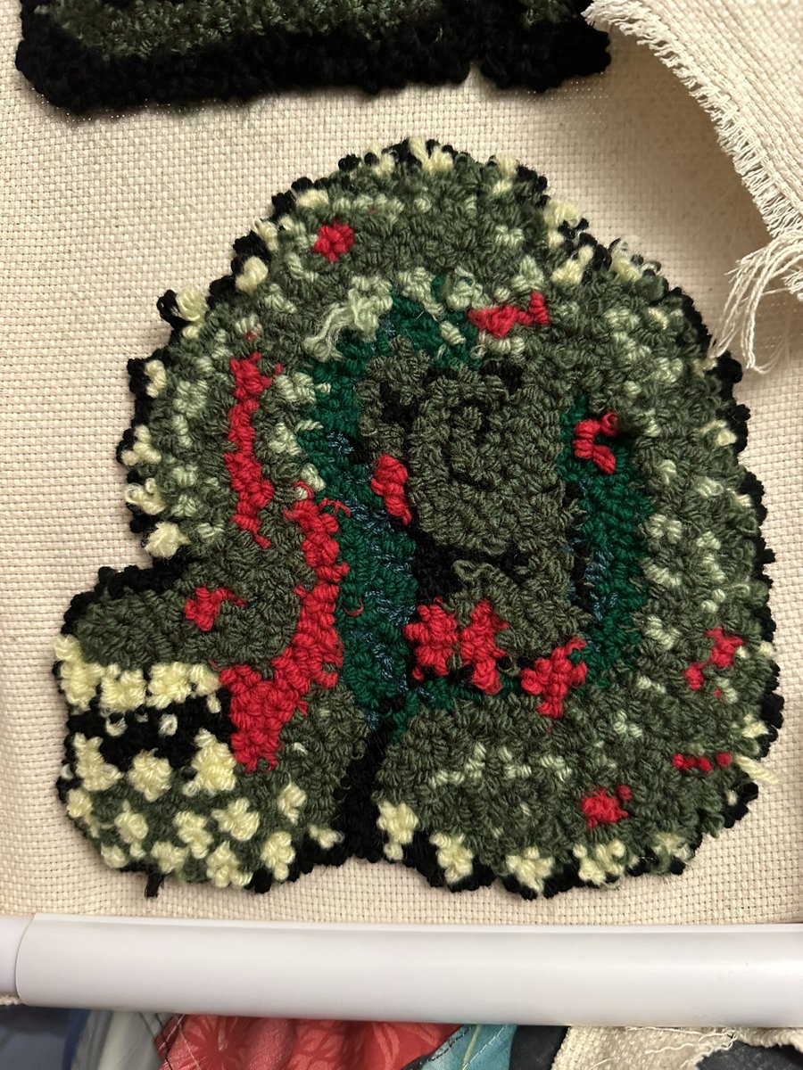 Lithium_Kigen's tweet photo. Punching the yarn done, now to trim the fluffy side, add the glue and sew the edges! #deviljhi #monsterhunter #monhun #punchneedling https://t.co/GqvGzTn0Kd