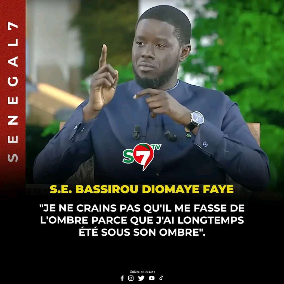 BKunta2's tweet photo. 😡🇸🇳😡Comment un homme doté du bon sens, élu par + de 2 millions d’électeurs comme président de la république, peut-il se permettre de tenir des propos aussi insignifiants, ridicules et insensés.
Un président démocratiquement élu qui accepte d’être dans l’ombre d’un de ses ministres 😱😰🤮
