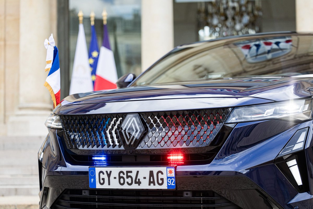 JJODRY's tweet photo. Le #Renault Rafale devient le véhicule officiel de la Présidence de la République en ce 14 juillet.

@renault_fr @renaultgroup @Elysee https://t.co/XiIanwMMHe