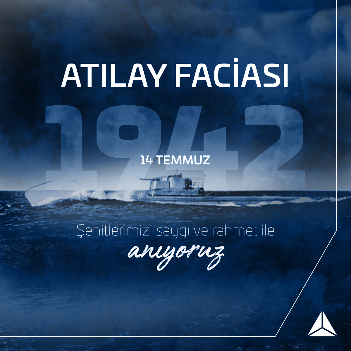 STMDefence's tweet photo. İsim babalığını Atatürk'ün yaptığı, Cumhuriyet Dönemi'nin ilk denizaltılarından #ATILAY, elim bir kaza sonucu, 82 yıl önce bugün Çanakkale’nin derinliklerinden #SonsuzKarakol’a intikal etti. Mavi Vatan'ın derinliklerinde yatan 39 kahraman bahriyelimizi; şehâdetlerinin yıl dönümünde saygı ve rahmetle anıyoruz...🇹🇷
#STMSavunma