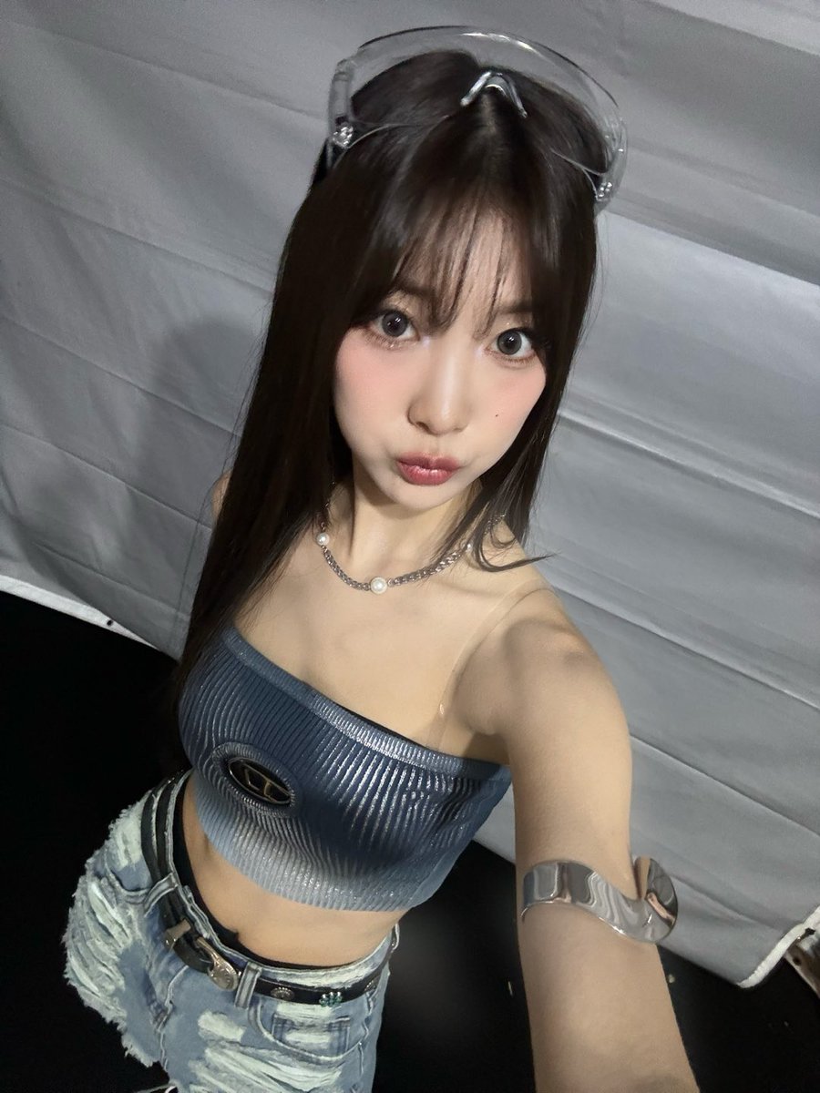 WOOAH_HM's tweet photo. [#민서]
🥽

#WOOAH #우아 #MINSEO https://t.co/Kc34cMH81d