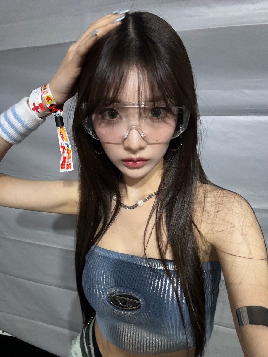 WOOAH_HM's tweet photo. [#민서]
🥽

#WOOAH #우아 #MINSEO https://t.co/Kc34cMH81d