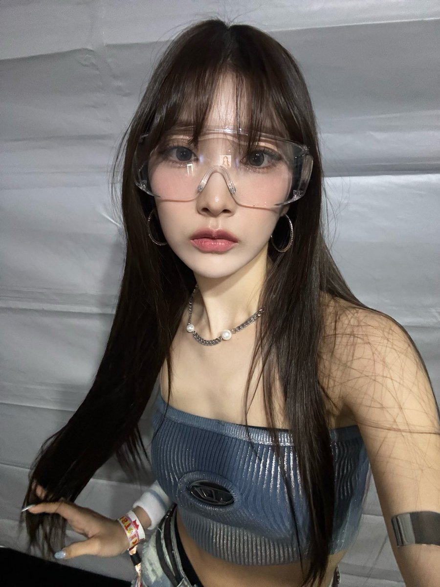 WOOAH_HM's tweet photo. [#민서]
🥽

#WOOAH #우아 #MINSEO https://t.co/Kc34cMH81d