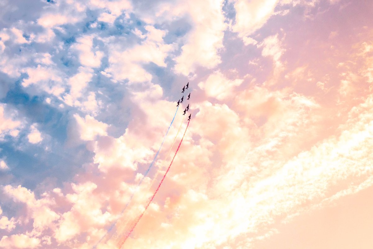 J_Bardella's tweet image. Parce qu’il est le jour où la France se fête elle-même, libre, fraternelle et unie, le #14Juillet transcende les clivages et appartient à chaque Français.

Bonne fête nationale à toutes et à tous.

Vive la France ! 🇫🇷