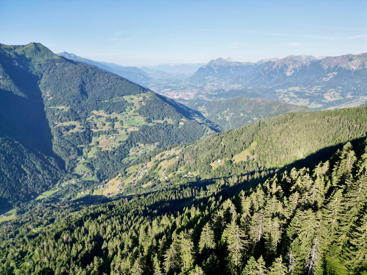 [🔴 En direct] depuis Bisanne 1500 😎 
🧐 Reconnaissez-vous les points de vue ? Dites-les nous en commentaire 👇

👉 Retrouvez le programme de Bisanne en fête sur lessaisies.com/bisanne-en-fet…