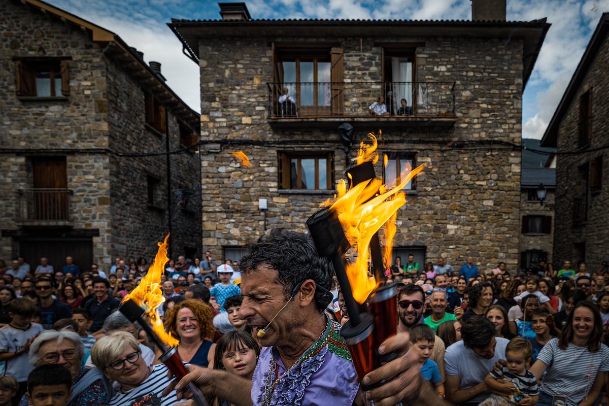 villanuaturismo's tweet photo. ￼
Os recordamos que debido a la final de la Eurocopa de fútbol se han introducido algunos cambios en los horarios de la última jornada del Jacetania Circus Festival.
￼
18:30 h: Compañía CIRC VERMUT con el espectáculo ABSURDO
￼
19:30 h: Compañía ORAIN BI con el espectáculo MUTE https://t.co/KX4XIDHR0u