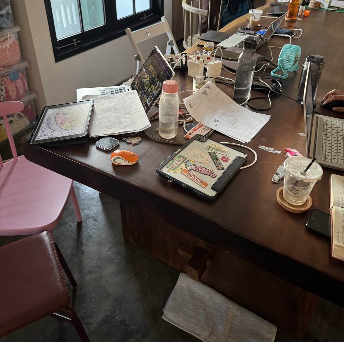 qelstudy_'s tweet image. kompilasi meja anak desain semester 6