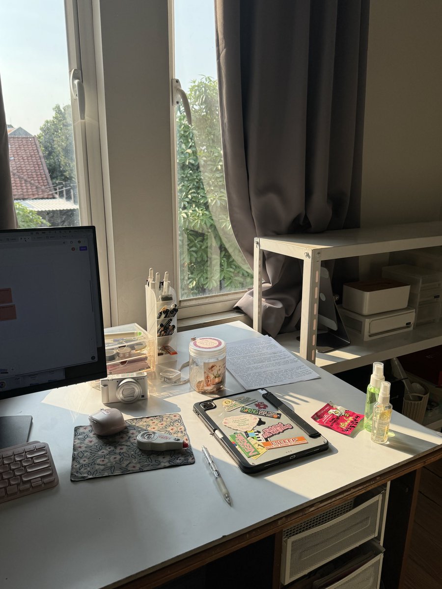 qelstudy_'s tweet image. kompilasi meja anak desain semester 6