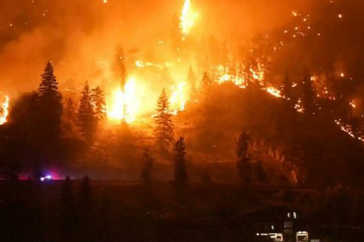 IlkhaAgency's tweet photo. Wildfires spark evacuations for 9,000 in northeastern Canada #Canada #wildfires #Labrador #Wabush https://t.co/KFpe5HHkQH https://t.co/ZjYJO9ONqF