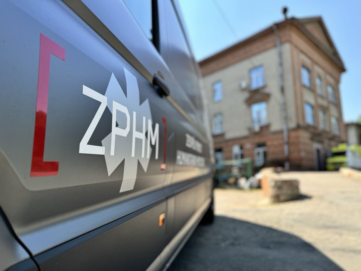 ZPHM_PL's tweet photo. Intensywny tydzień w szpitalu 🏥 w Charkowie za nami! Operowaliśmy, znieczulaliśmy i szkoliliśmy 🩺. Pracujemy razem, by zapewnić pacjentom najlepszą opiekę. Dziękujemy za wsparcie i zaufanie! 🇵🇱🤝🇺🇦 @PremierRP @pawelkowalpl @rada_plua https://t.co/d5X4md7gf8