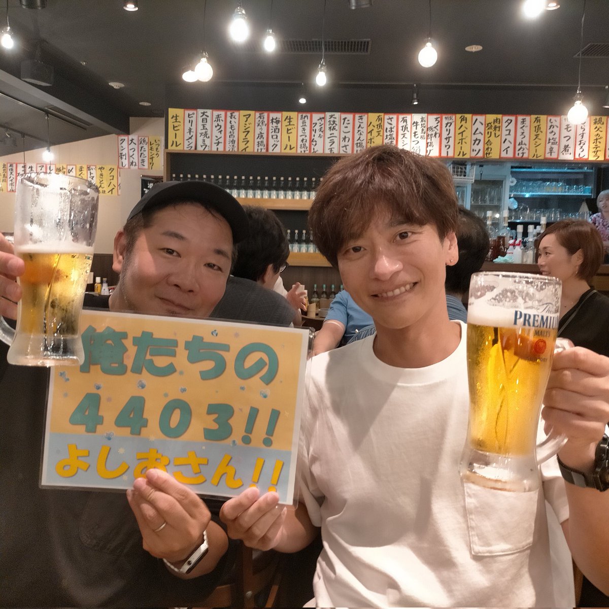 ohtsuma's tweet photo. みんなで飲み会スタート！
俺達のよしおさん！4403！

ぱすたおさん、mさん、ザビさん、まこさん、まにほさんたちと！
@fp_4403 @himoneeeeet @kyoukan_FIRE @prometheus1966 @MANIHO11 @stealth_metabo https://t.co/y2L0lrcoNc
