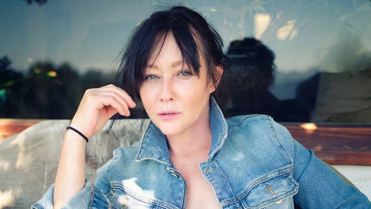 GroupeEssling's tweet image. Shannen Doherty est mort ! Vous l’avez connue dans la petite maison dans la prairie, beverly hills 90210 ou même Charmed ! Alors dans quel rôle vous l’avez aimé ? #charmed #doherty