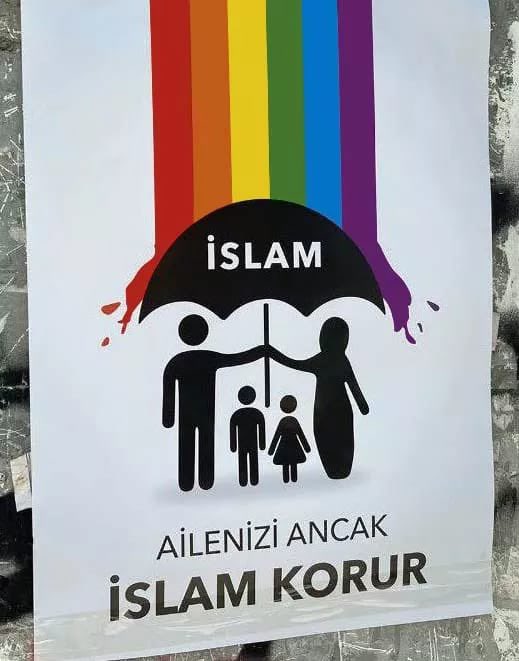 aksaray üniversitesi koridorları bunlarla dolu. 

insan haklarına böylesine düşman hiçkimse yükseköğretimden mezun olamamalı.