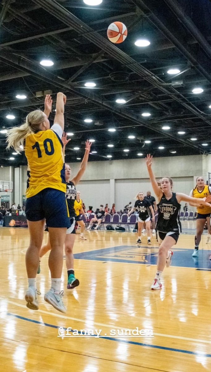 SundenFanny's tweet photo. Super exited to play the runs for roses championship this week. Posting a updated schedule for my games soon🤩 https://t.co/wBMEbrPc0G