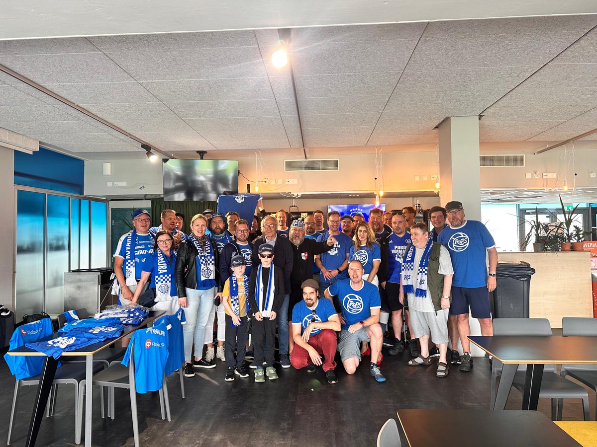ropsrovaniemi's tweet photo. RoPS-kannattajat toivottavat voimia ja isot tsempit Poron Voimalla koko Gnistan-yhteisölle kriisin keskellä 💙

Tänään Helsingissä järjestetyillä RoPS-etkoilla ennen HJK Klubi 04 -matsia myytyjen fanituotteiden tuotot ohjataan @IFGnistan1924 tukikeräykseen Kipinärahastoon. https://t.co/PxLxyzqrb6