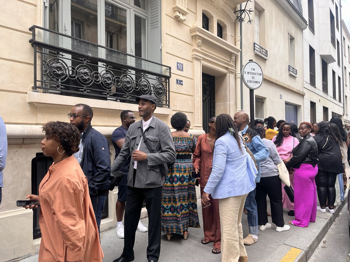 RwandainFrance's tweet photo. 🗳️Élections présidentielles et législatives 🇷🇼
Participation record des rwandais vivant en France, dont la SG de l’@OIFrancophonie SE @LMushikiwabo.
#Dutore! https://t.co/37ji9cjt9I