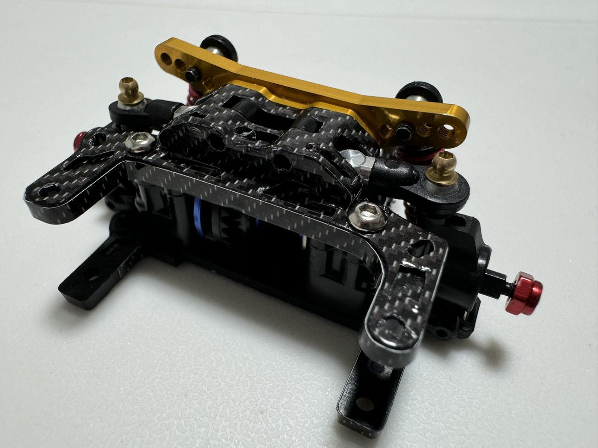 factorym11's tweet photo. 右手の調子も悪くないので、リハビリがてらMRD用にMA020のリアギアケースをカーボン風ラッピングやってみました🤣
#蚊車 #DA2 #DA3 #driftart #miniz #ミニッツ #ラジドリ #ドリラジ #wrapping #ラッピング #HRDPROJECT #HRDプロジェクト #MRDPROTOTYPE https://t.co/WkIeCBcEBg