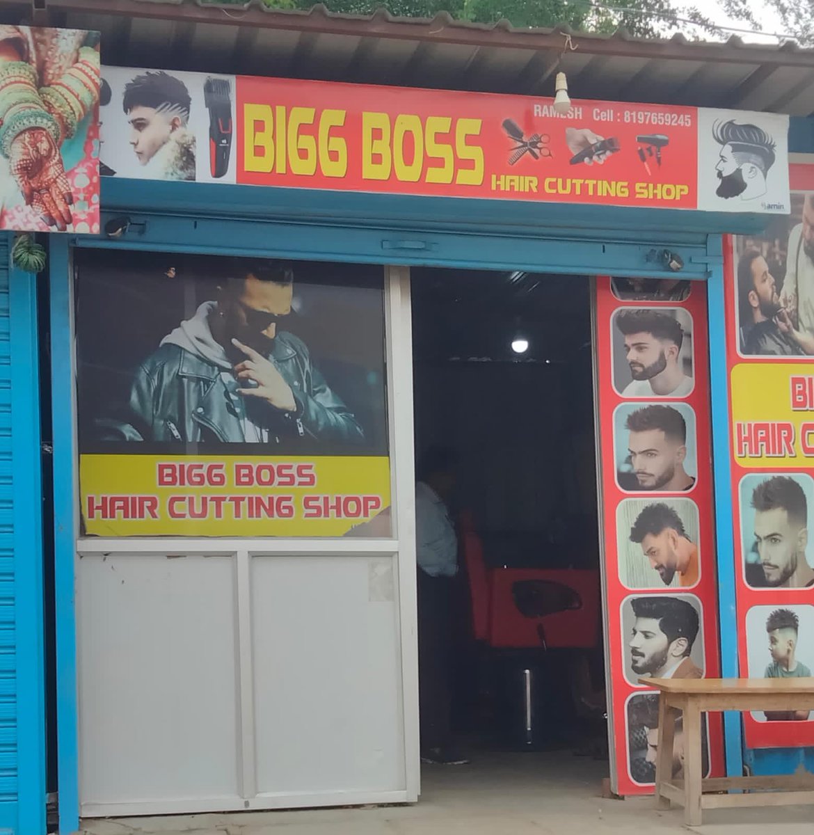 BhopalSudeep's tweet photo. Nkn enro idu hawliiii💥🤩
Big boss Hair Cut Shop

Unmatchable craze🥵

@KicchaSudeep Boss 👑
#MaxTheMovie #k46  #KicchaSudeep𓃵 https://t.co/QgtXV7xPKb