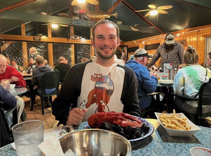 URLobsterpotME's tweet photo. Maine Summer Vibes 🦞🥰

#sundayvibes #sunday #weekendvibes #seafoodlover #goodeats 👊 #getsome ❤️
#Maine #Fresh #Seafood🌊
#fresh #lobster #seafood #clams #clamchowder #fishchowder #scallops #oysters #wine #mainebeer #fullbar #blueberrypie🫐 https://t.co/zDo9E98VEr