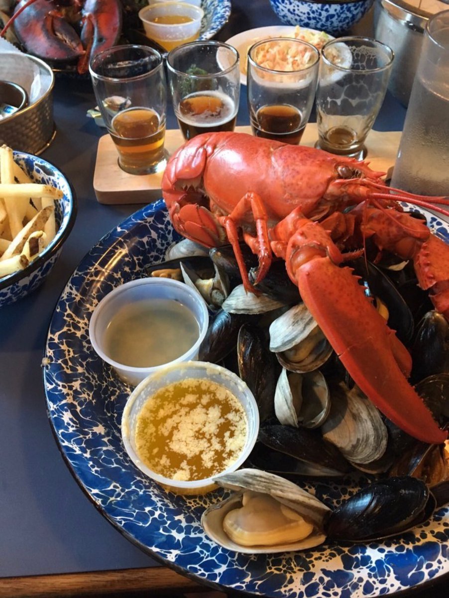 URLobsterpotME's tweet photo. Maine Summer Vibes 🦞🥰

#sundayvibes #sunday #weekendvibes #seafoodlover #goodeats 👊 #getsome ❤️
#Maine #Fresh #Seafood🌊
#fresh #lobster #seafood #clams #clamchowder #fishchowder #scallops #oysters #wine #mainebeer #fullbar #blueberrypie🫐 https://t.co/zDo9E98VEr