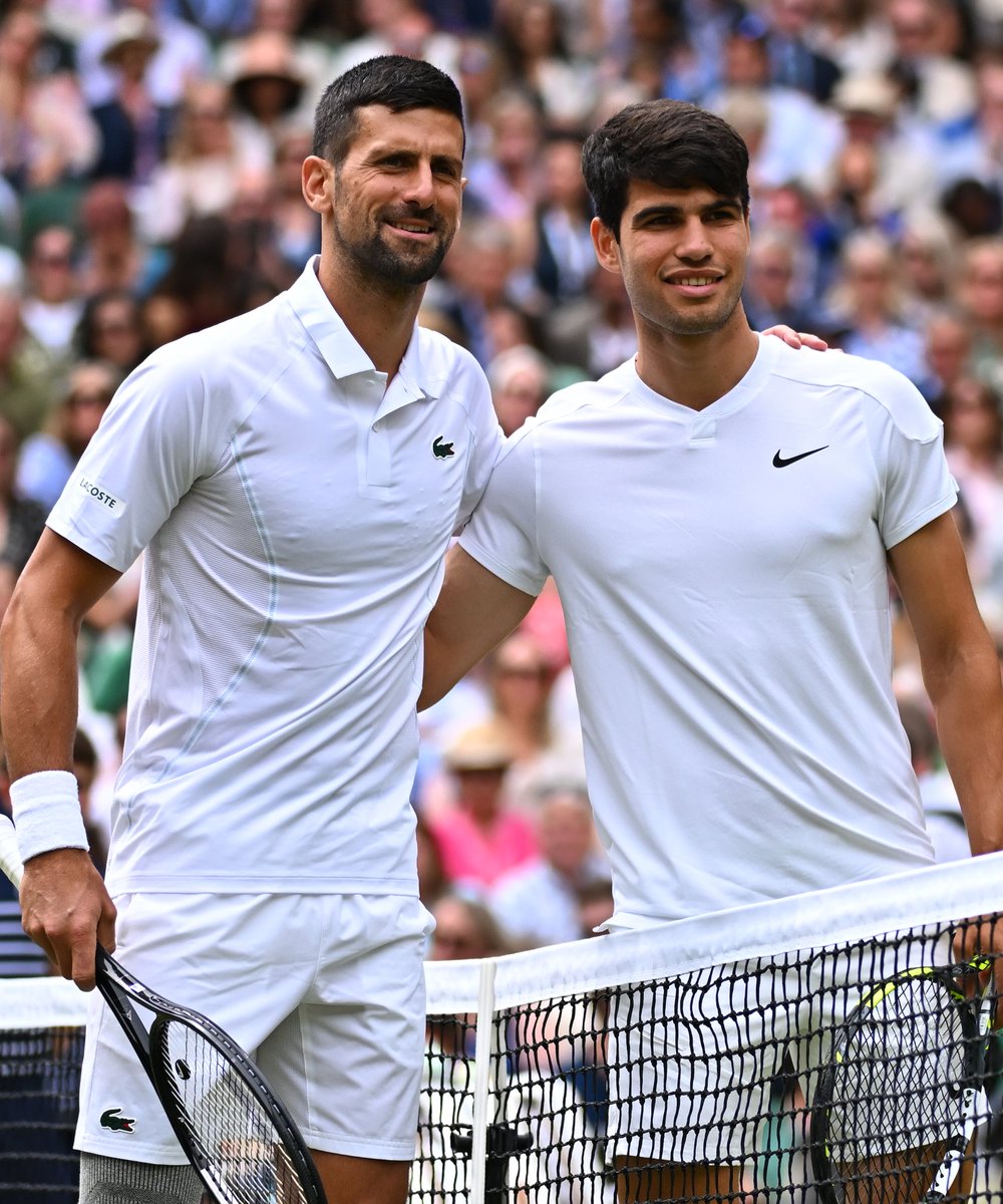 Tiempodetenis1's tweet photo. Levanten la 🖐 los que estén viendo la final de Wimbledon: Djokovic vs. Alcaraz. https://t.co/QjfEpNDIic