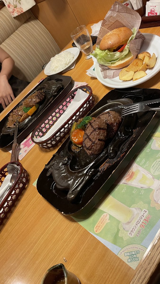 aa3_86zn6's tweet photo. これ食わずして86styleは終われない…！
げんこつハンバーグのおすすめは塩胡椒だっ！✊ https://t.co/6NIUFxC6Gz