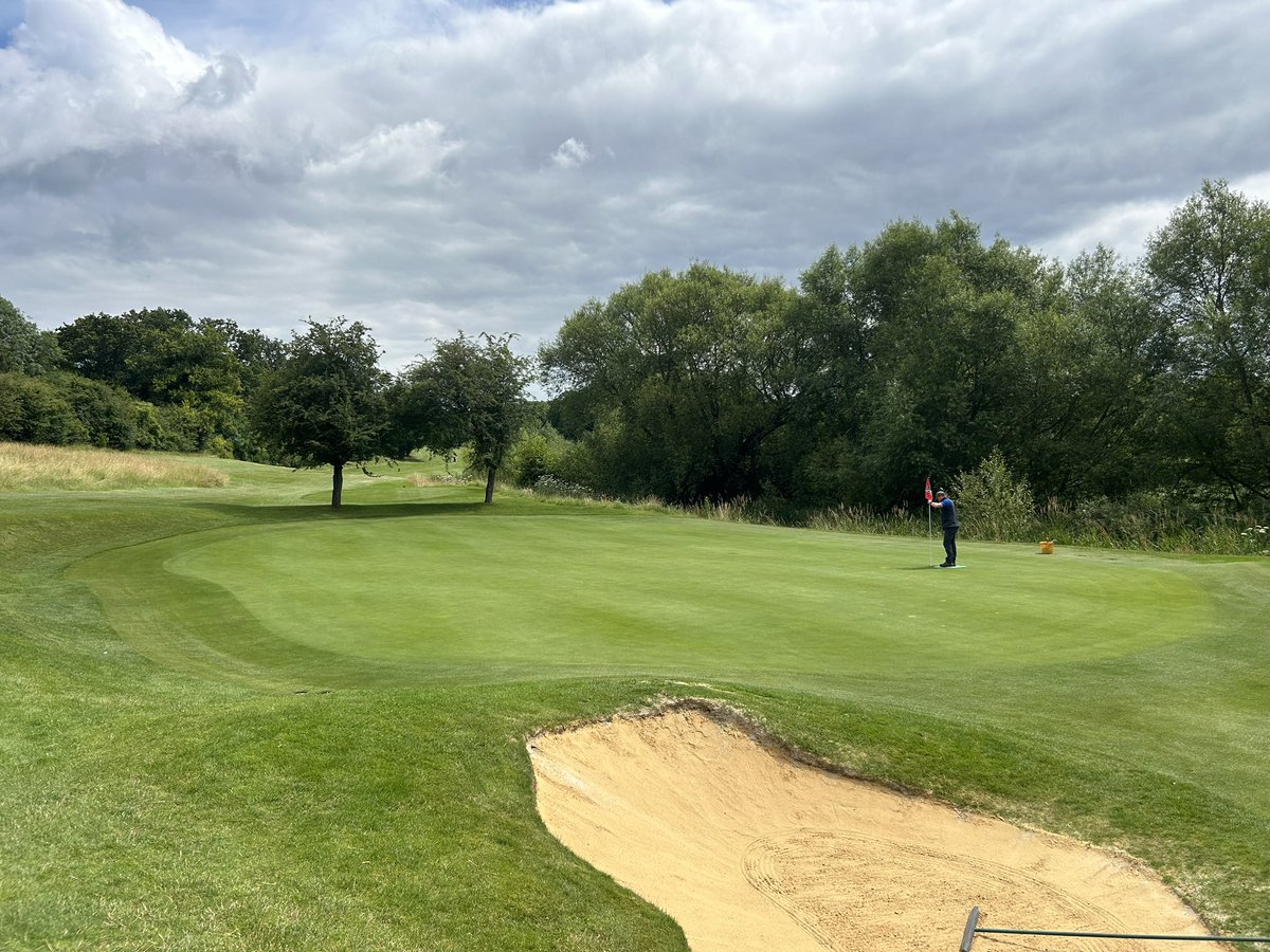 VerulamGreens's tweet photo. Superb effort from the team for the Club Championship with an Am and Pm setup. It’s been a tough few weeks keeping up with the growth and ensuring that course presentation remains 👌 https://t.co/9m7lFnXSOs