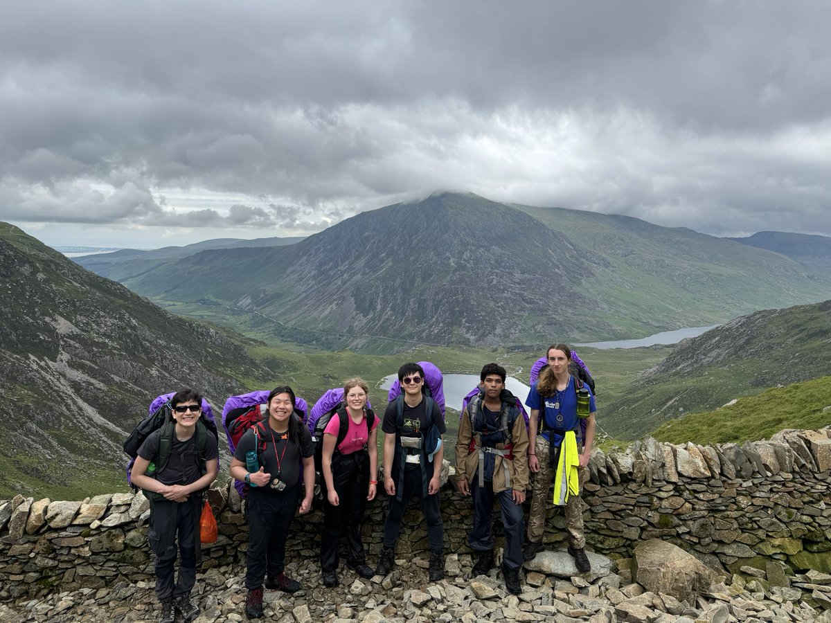 GeogAttwell's tweet photo. My absolute favourite day of the exped over the Glyders. The teams smashed Devil’s kitchen 👏👏👏 @DartfordGS @MissECollierDGS https://t.co/LZauWm6zFI