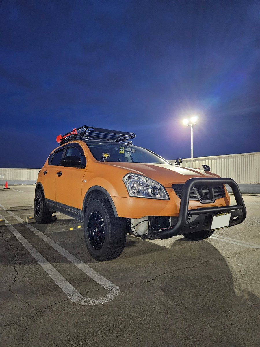 納車後２週間で、何とか見れる様になったかな？(笑)
ハイラックス用のグリルガードが、シンデレラフィット😂
#デュアリス
#日産
#リフトアップ
#オフロード
#DIY