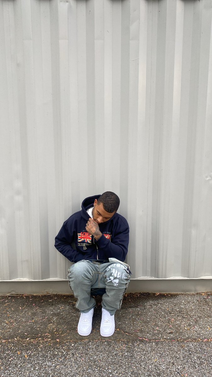 steazye's tweet image. 🚶🏽‍♂️