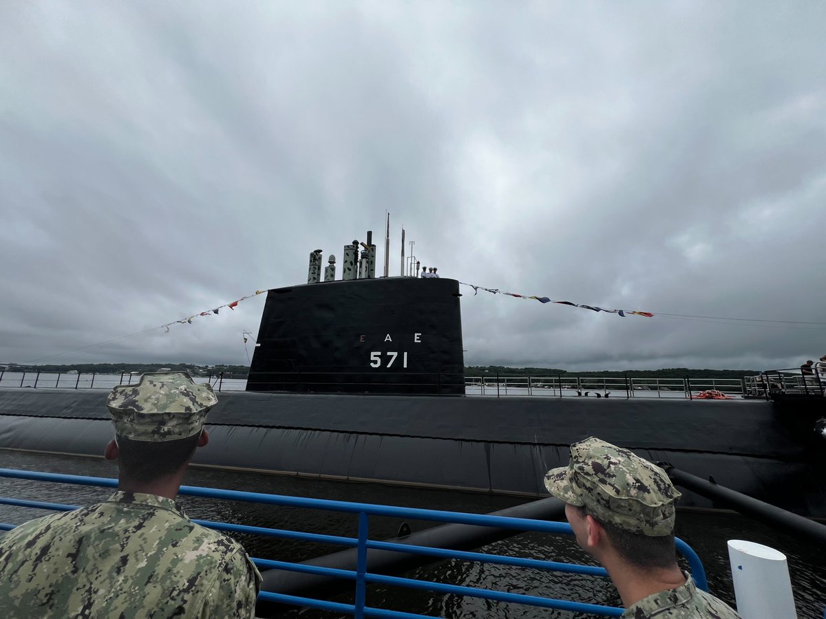 RetroTechorDie's tweet photo. 14 years down 6 (maybe more) to go! I'm glad to do a double reenlistment with Joshua Arce. Thank you to CAPT Mike Bocchino for providing as the reenlisting officer. A big shoutout to the exceptional Sailors of NR SUBGRU2 NLC for making my job a breeze! 🌟 #NavyLife #Reenlistment https://t.co/qVtq9pkvXt