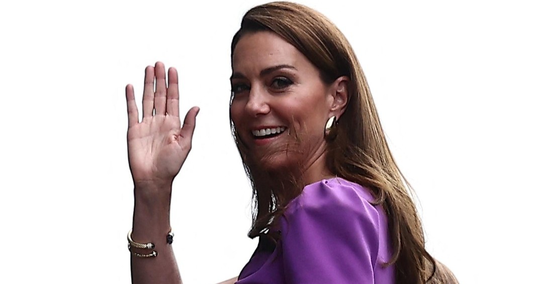 Kate a Wimbledon per la finale con la figlia Charlotte. La principessa all'All England Club in abito lungo ciclamino #ANSA ansa.it/sito/notizie/s…