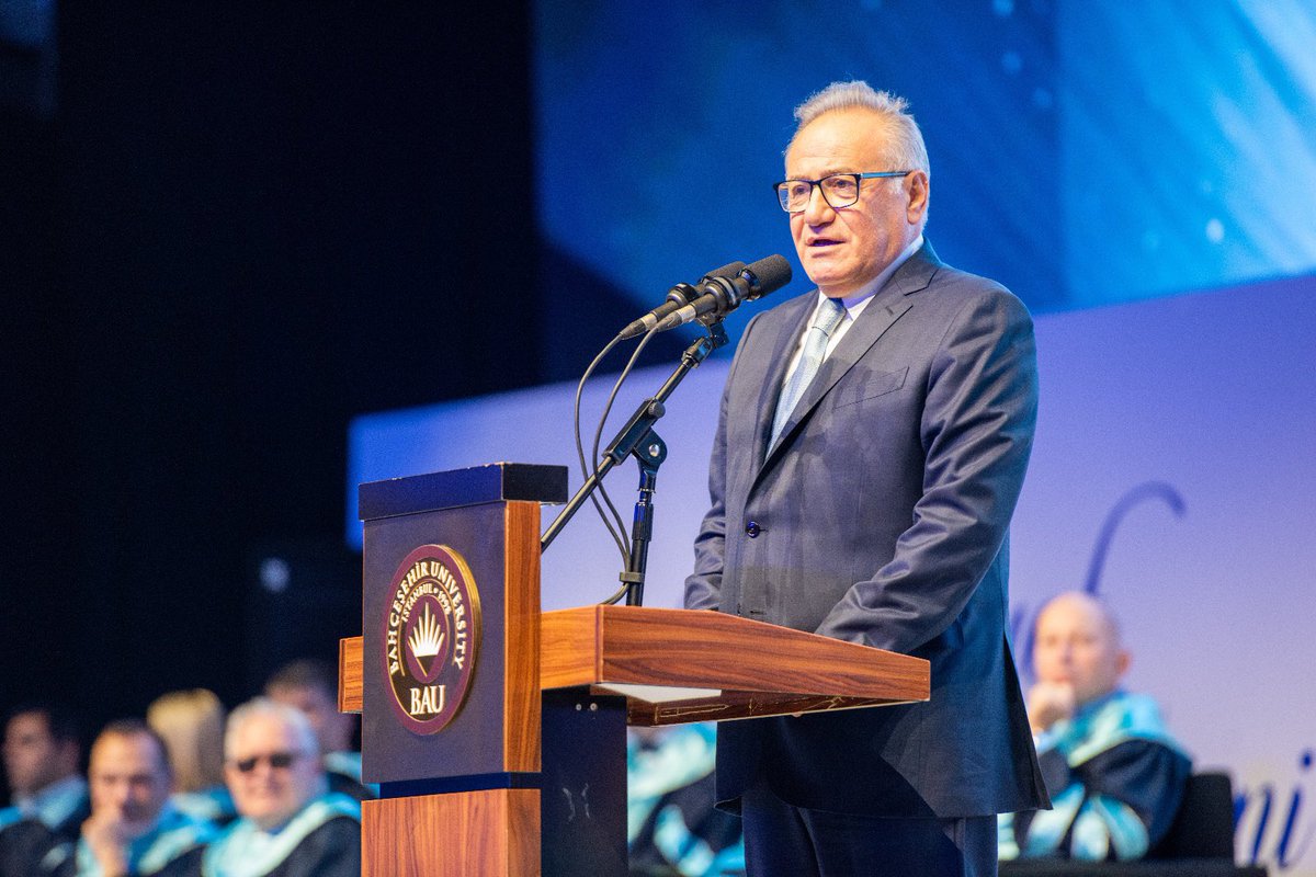 bauglobal's tweet photo. In his speech at the graduation ceremony of Bahçeşehir University, BAU Global President Enver Yücel emphasized to the graduates that they should never turn away from the light of science. @Bahcesehir https://t.co/0zDGM0L0V9