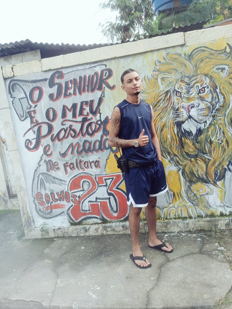 A humildade e essência da vida ,nós e pé no chão. O final e igual pra todos ."🚩🫡