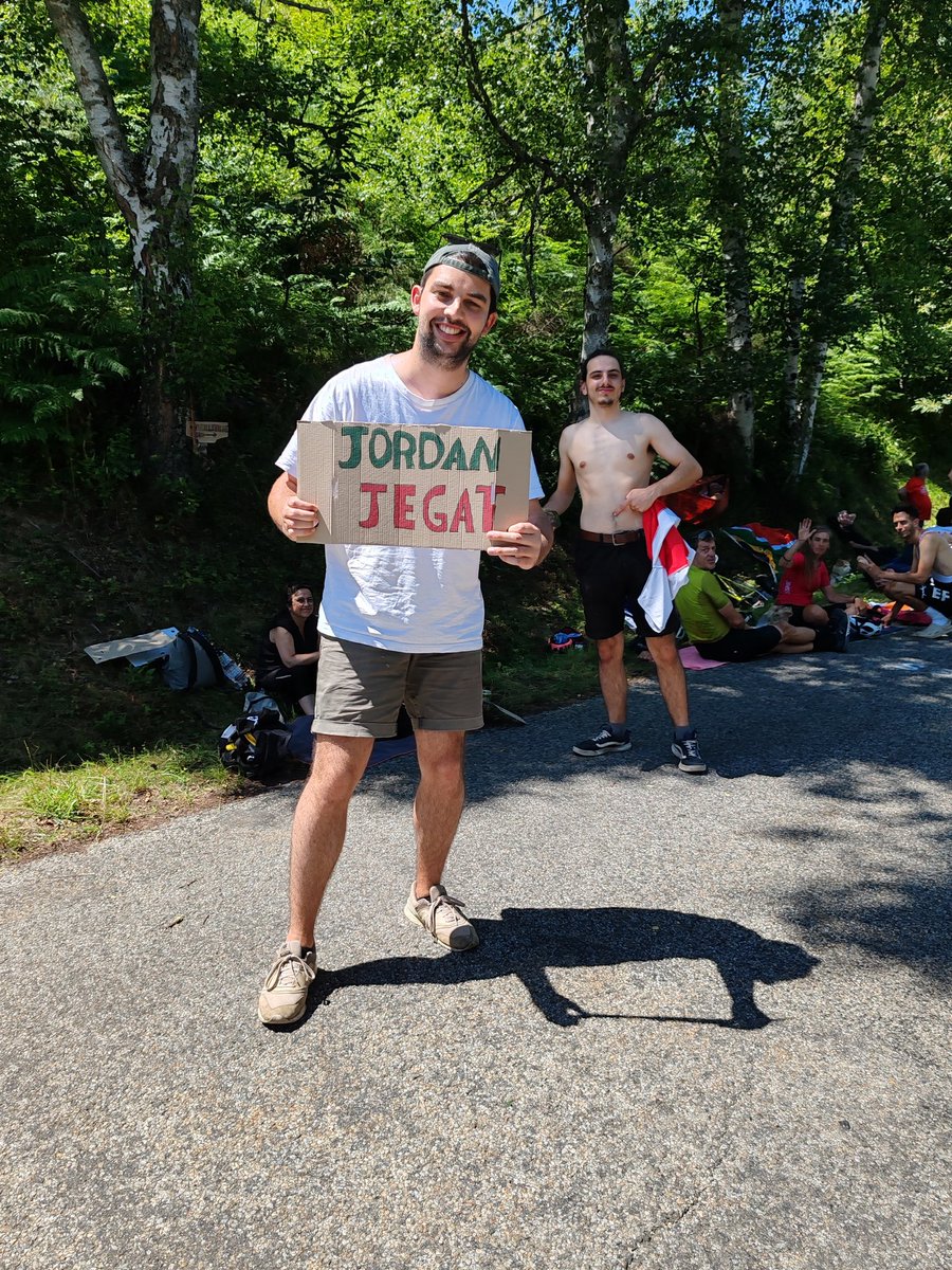 Sans Oreillette (@soreillette) on Twitter photo Pas encore de l'ampleur du virage Pinot ou du virage Bardet, on tente de ramener le plus de monde possible dans le virage <a href="/JegatJordan/">Jordan Jégat</a> !
En place dans le Plateau de Beille pour vivre l'étape au plus près des coureurs, que du plaisir 🤩 Pas encore de l'ampleur du virage Pinot ou du virage Bardet, on tente de ramener le plus de monde possible dans le virage <a href="/JegatJordan/">Jordan Jégat</a> !
En place dans le Plateau de Beille pour vivre l'étape au plus près des coureurs, que du plaisir 🤩