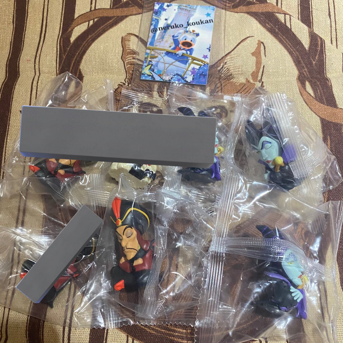 neruko_koukan's tweet photo. ディズニー　肩ズン　肩ズンFig ヴィランズ　交換　お譲り　ガチャ　カプセル

譲：ジャファー×1、マレフィセント×2

求：正直ジョン(フェロー) or 定価400円＋送料

郵送のみ
お取引のタイミングによってはポスト投函での発送になります https://t.co/txo9V6dIMI