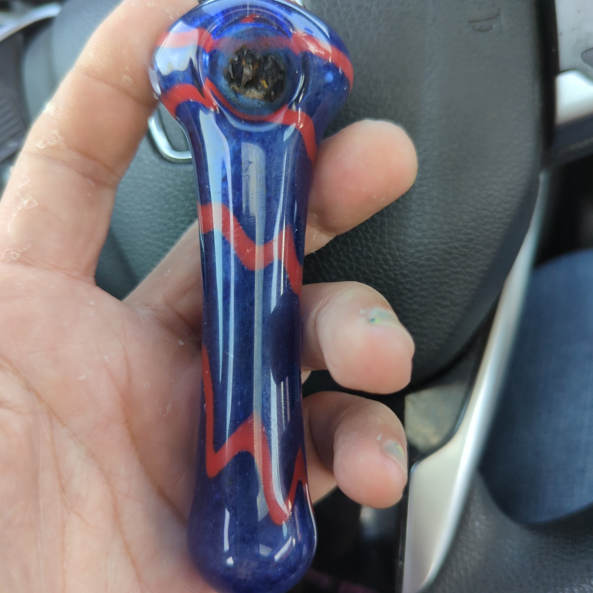 Got a new pipe, if we are just energy and Elon musk wears black shirts because of it, we are energy. A vibration. I choose blue, it is the higher chakras. I am done with red root chakra, I wish to explore the blue and purple. The sky. Looking up. Not at the green grass. Up. https://t.co/daInZTtWC4