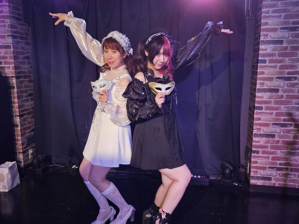 MIKITTY426718's tweet photo. #ROSIUPLIVE2024

ハウスボール大会から１日中ROSIUP三昧❣️
リッキーさんチームで優勝出来ました♪

控えめに言ってめちゃくちゃ楽しかった(>_<)❤

ブラックスワンの冒頭ボーズ！！
めちゃくちゃ可愛くてツボ♪ https://t.co/Gepsq2hvol