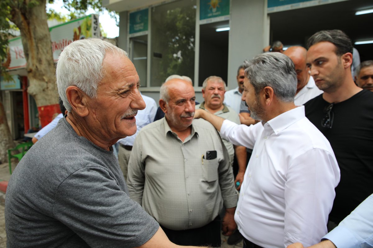 AhmetAYDIN_02's tweet photo. 📍Gerger 

Belediye Başkanımız Erkan Aksoy ve AK Parti Gerger İlçe Başkanımız Mehmet Kutlubay ile birlikte Gergerli hemşerilerimiz ile bir araya geldik. Samimi sohbetleri için kendilerine teşekkür ediyor,  esnaf kardeşlerimize hayırlı ve bereketli kazançlar diliyorum. https://t.co/MNnEdoUtFH