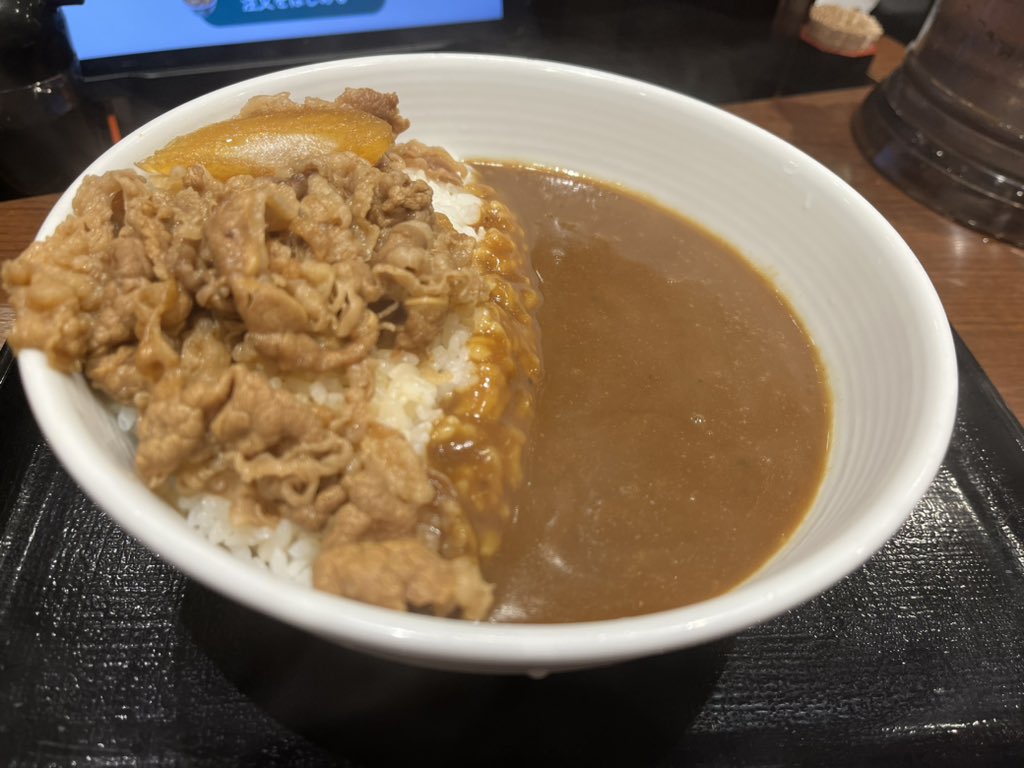 G2_3150's tweet photo. 7年前、鬼肉体労働の為だけに作られた川崎の果てにある東扇島とかいう埋立地の食堂でカレー食ってる時に姪っ子産まれたと連絡きて以来、毎年7/14はカレー食う日にしてます✌︎

おめでとう✌︎✌︎✌︎

#じーつー最高 https://t.co/XjkQrs7clx