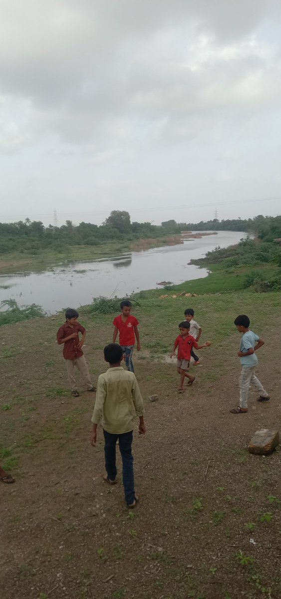 उड़ने दो परिंदों को अभी शोख़ हवा में 

फिर लौट के बचपन के ज़माने नहीं आते 
🙌