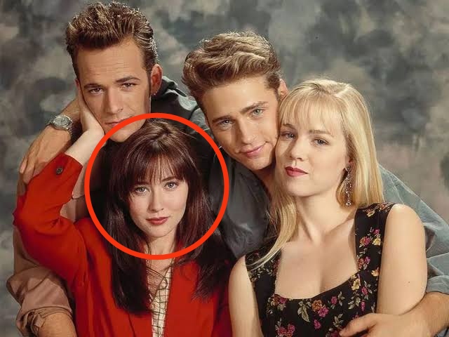 nostalgicsblog's tweet photo. Faleceu a atriz Shannen Doherty de Barrados no Baile aos 53 anos. Ela ficou conhecida por interpretar Brenda 😢
#shannendoherty #barradosnobaile #anos90 https://t.co/c43H4MKexJ