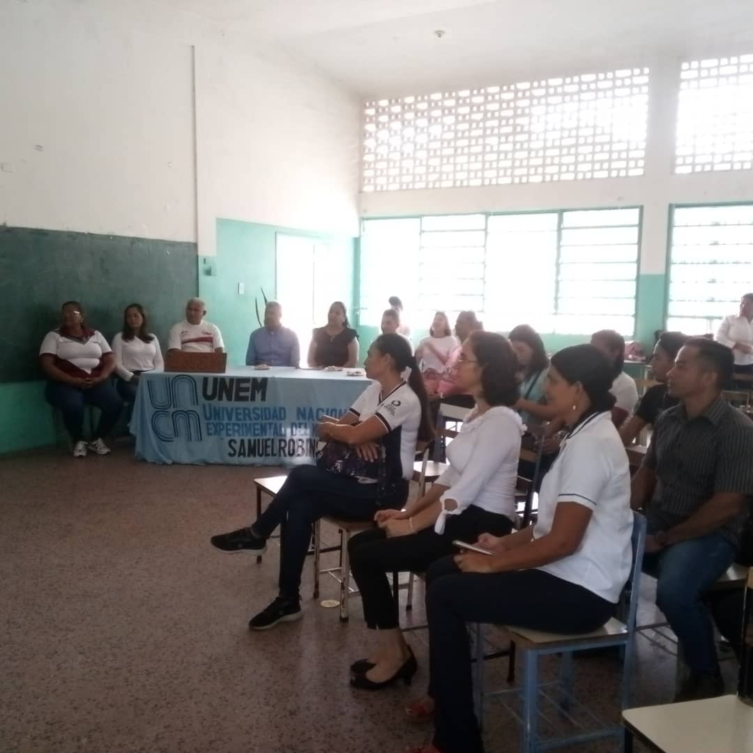 SomosUnem's tweet photo. #Entérate | Desde el municipio San Rafael del Onoto, nuestro equipo de la @utguportuguesa realizó con la Tutora Regional, estudiantes #ULGU y docentes investigadores un foro de formación #Unemista enfocado en el sistema de protección integral como política del estado venezolano. https://t.co/3ZpsWPQdjd