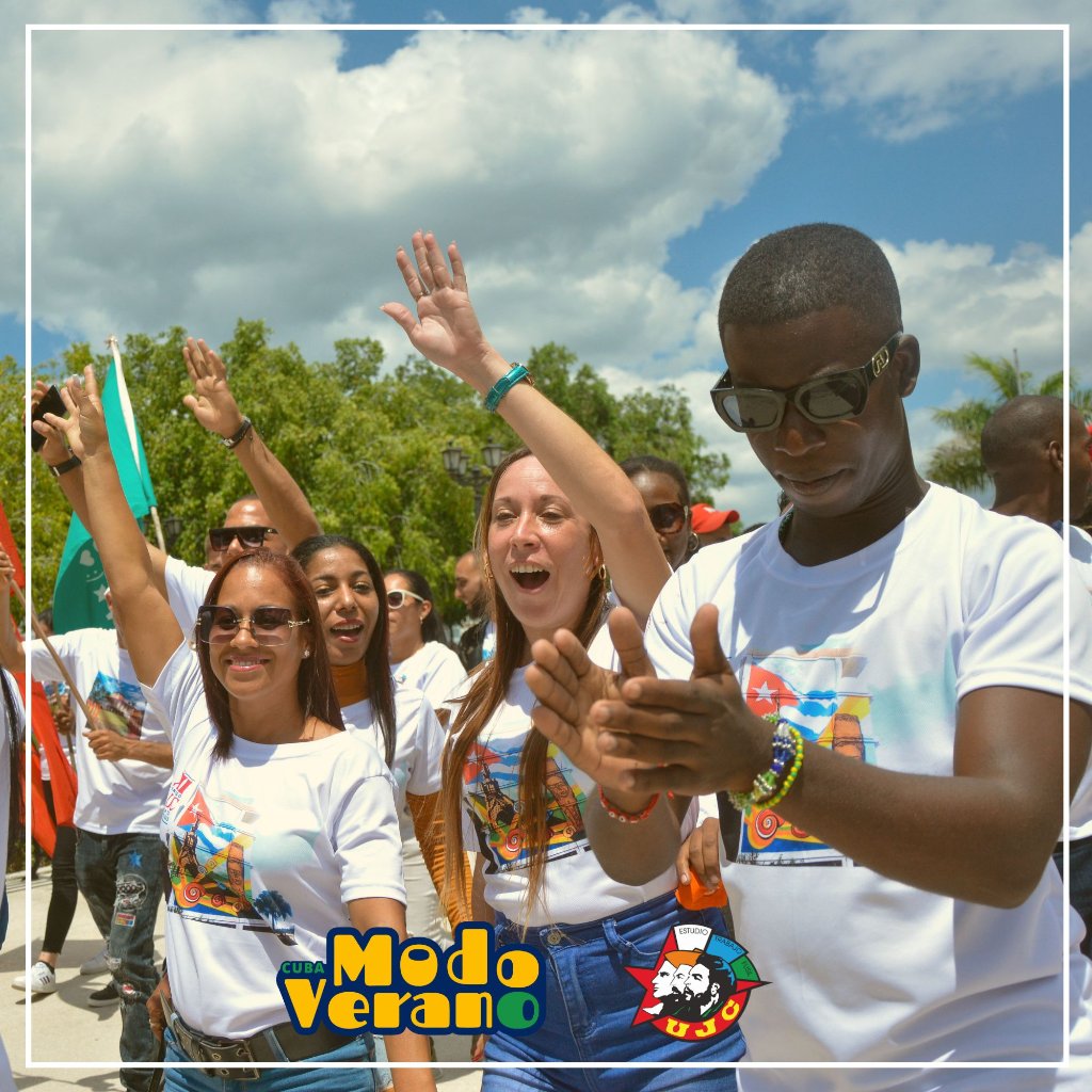 🎶 De ningún modo me quedo sin bailar 💃🕺
Me quedo sin gozar bien a lo cubano 🇨🇺
Porque mi #Cuba está de fiesta 🎉
Y conectada en #ModoVerano 🏖️🎶
#UJCdeCuba 
<a href="/mey/">melani anjar saputri</a>