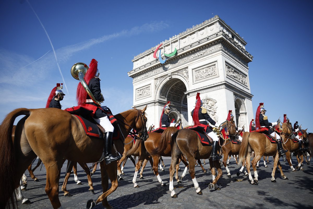 🇫🇷❤️🇫🇷
 
 Desfile del 14 de julio en #París
 
 ¡Feliz fiesta nacional a todos! 🇫🇷

📷 : AFP
