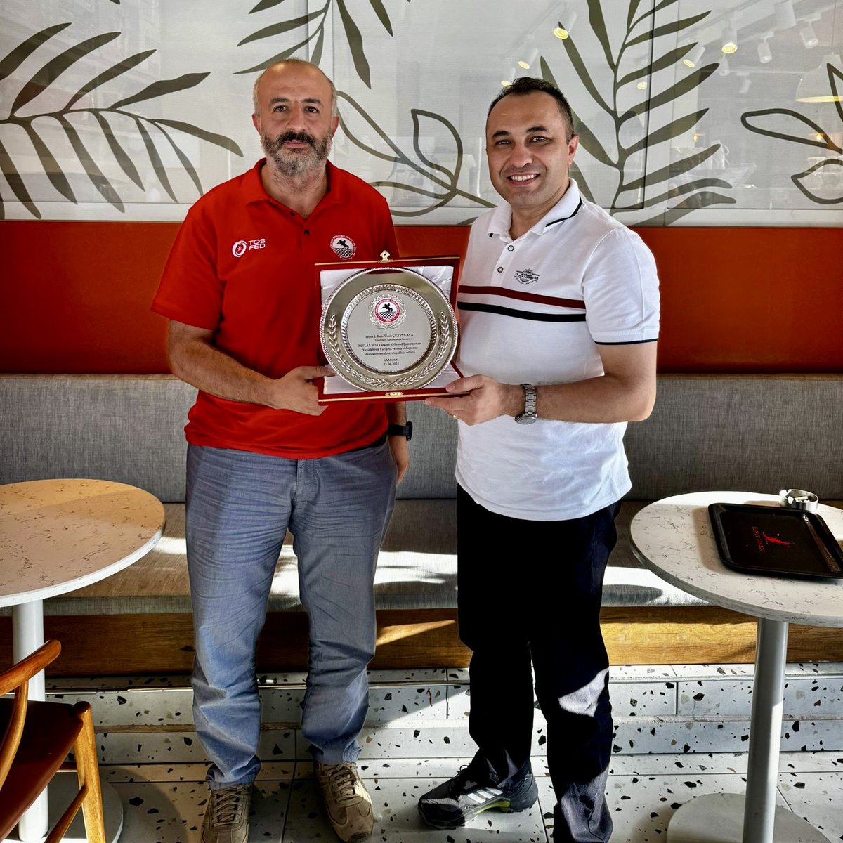 2019'dan bu yana Vezirköprü İlçe Jandarma Komutanlığı görevini yürüten J. Binbaşı Sayın Ümit Çetinkaya’ya otomobil sporlarına vermişleri oldukları desteklerden dolayı kulübümüz tarafından teşekkür plaketi takdim edildi. Değerli Komutanımıza yeni görev yerinde başarılar dileriz.