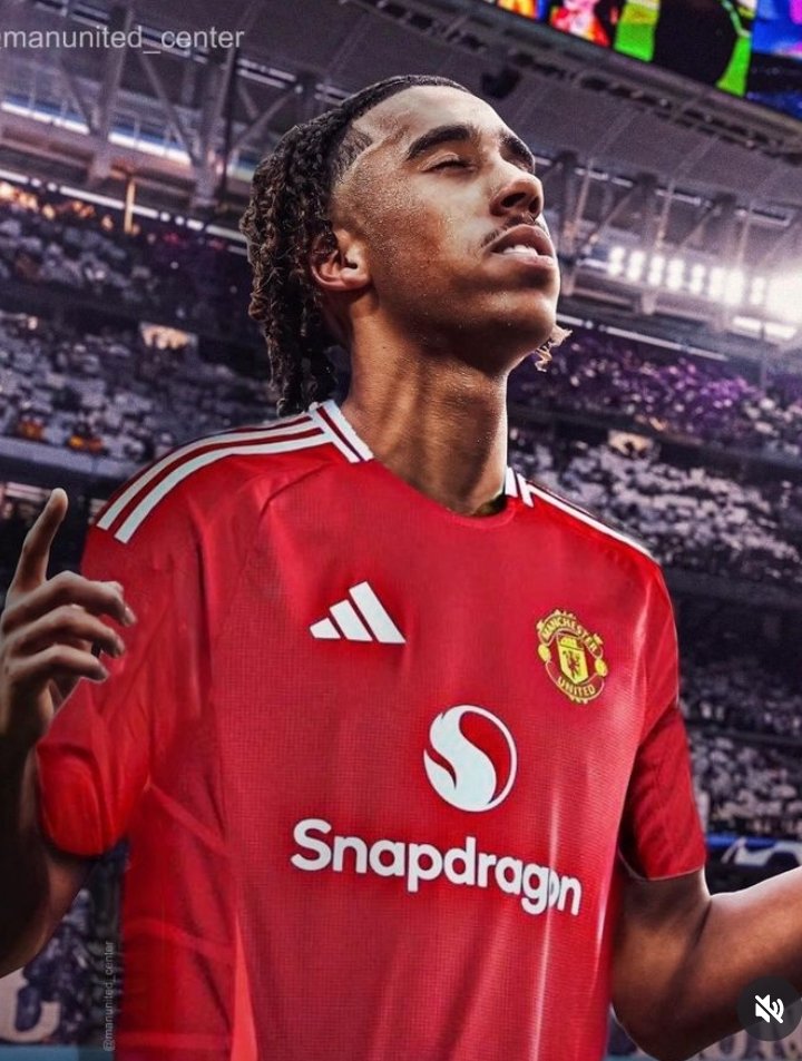 Utdtruthful's tweet photo. 🚨🇫🇷 𝐍𝐄𝐖: Manchester United hope that Leny Yoro will give them the YES soon! #MUFC [@Plettigoal] https://t.co/XTZ9Bh63HV